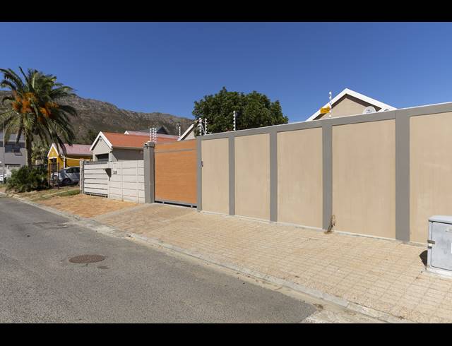 2 BEDROOM HOUSE FOR SALE IN ADMIRALS PARK